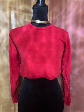 Rue21 Red Long-Sleeve Cropped Crew Neck Top